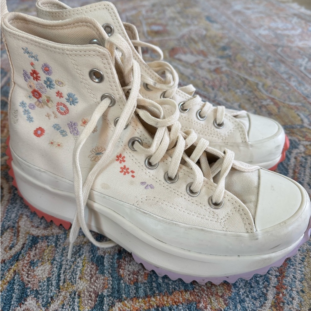 Converse Run Star Hike Platform Hi
Embroidered Floral Egret
